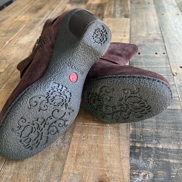 Blondo Waterproof Heeled Zip-up Booties size 7.5 Brown Suede - Picture 6 of 10